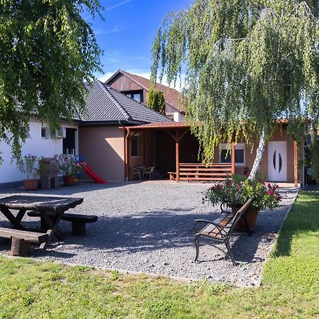 Kincso Vendeghaz Apartment Sárospatak Екстериор снимка