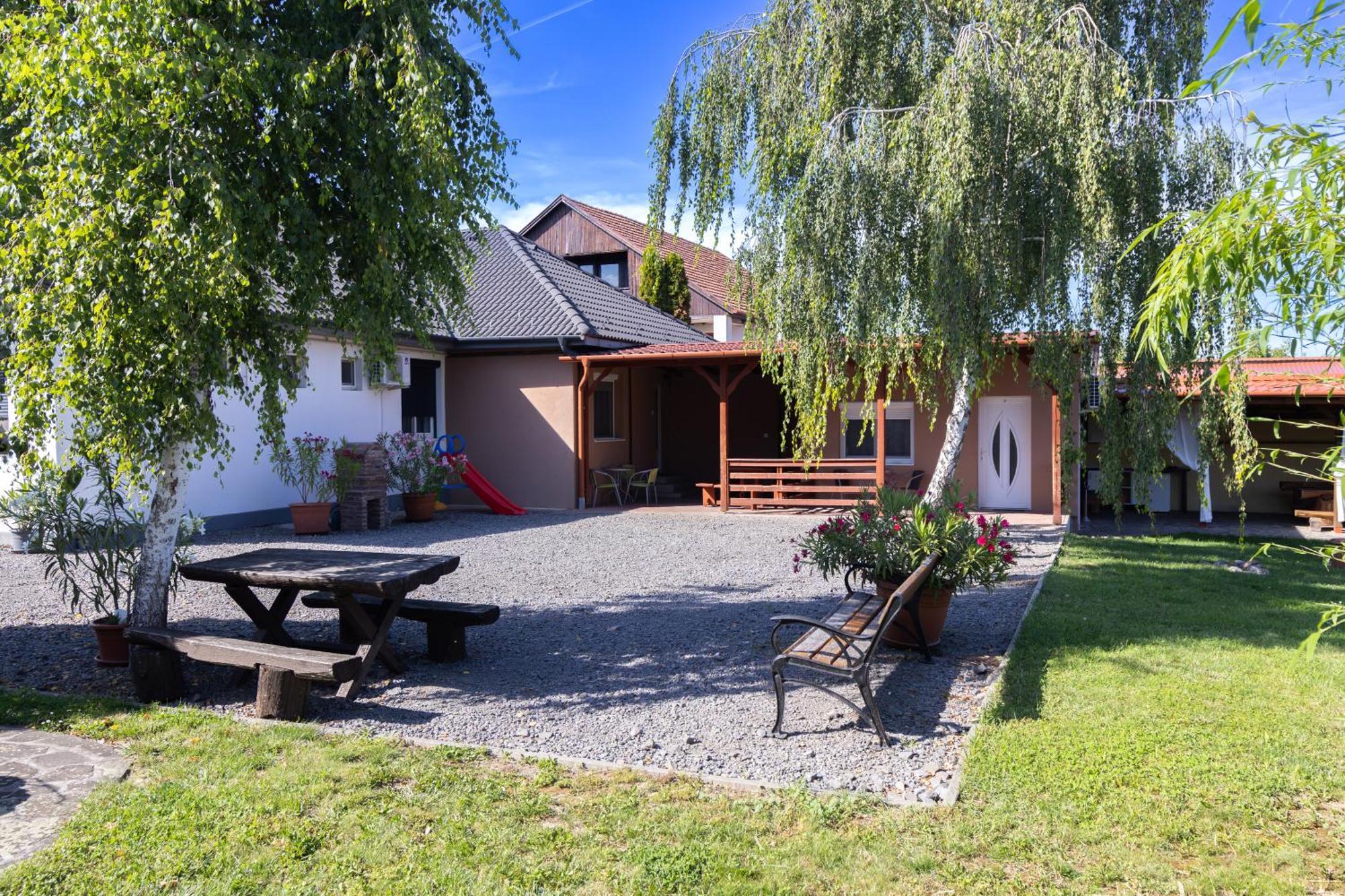 Kincso Vendeghaz Apartment Sárospatak Екстериор снимка