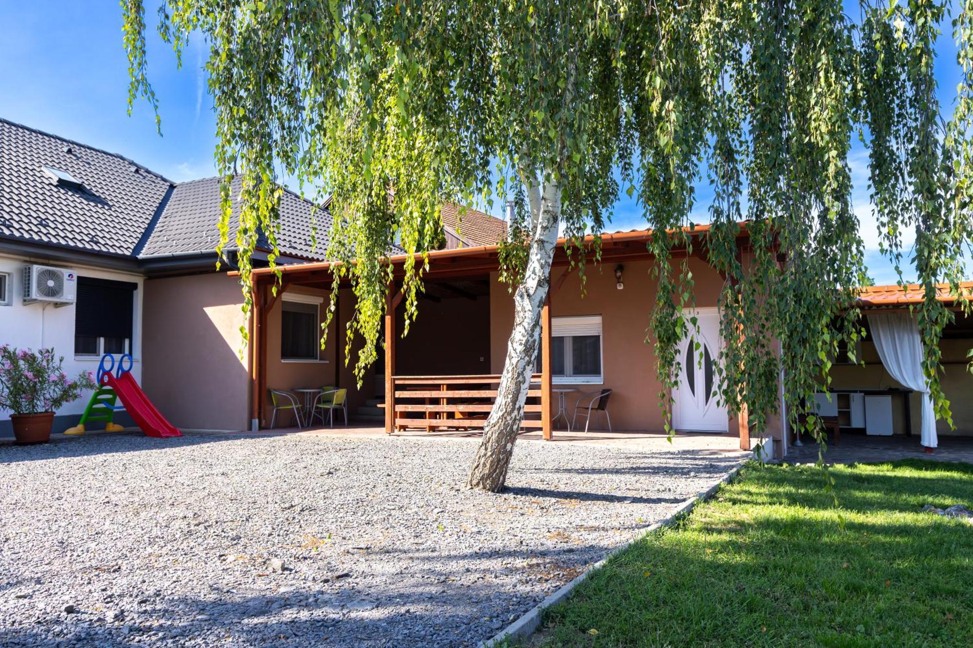 Kincso Vendeghaz Apartment Sárospatak Екстериор снимка