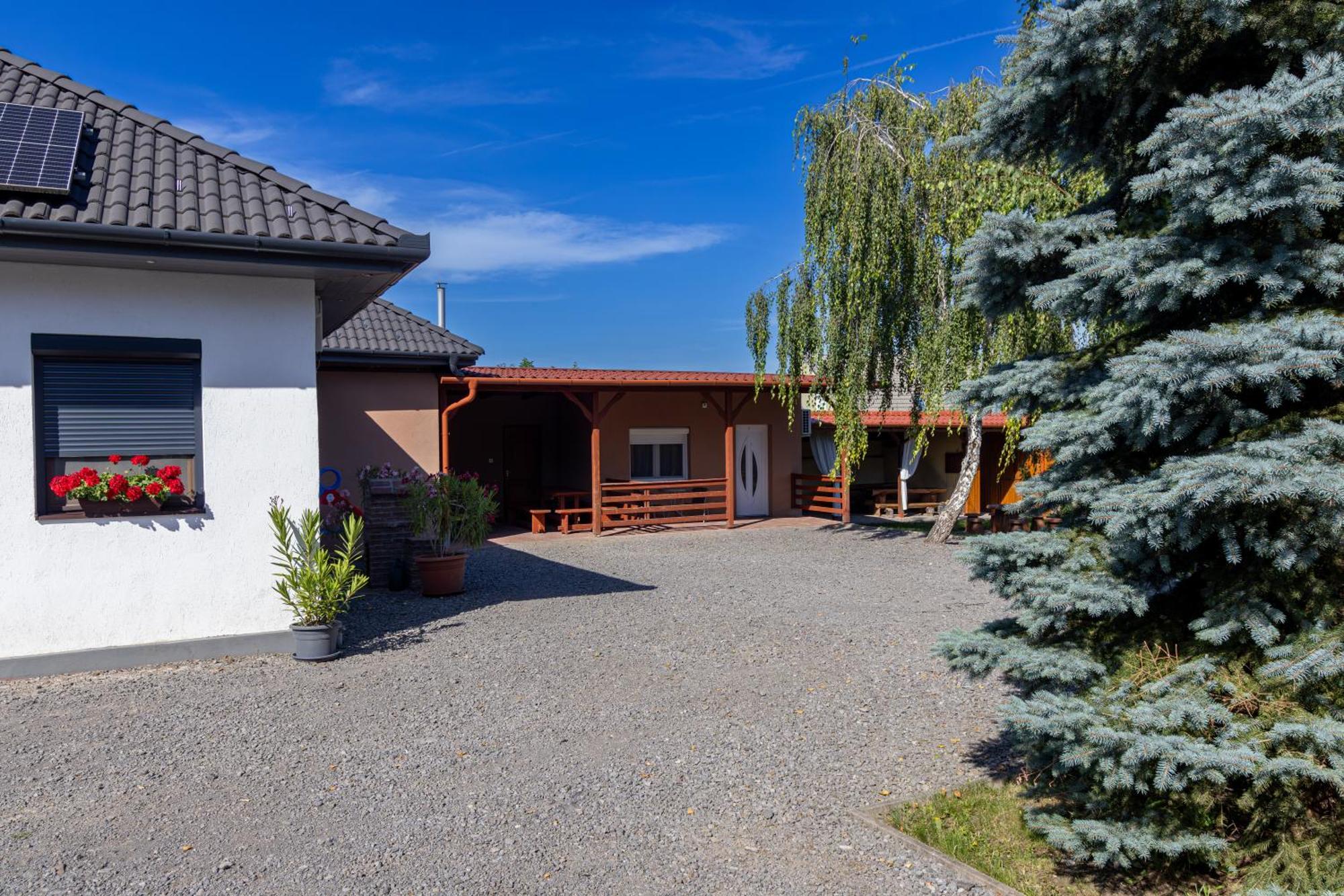 Kincso Vendeghaz Apartment Sárospatak Екстериор снимка